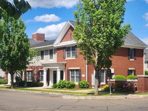 Building Photo - 46 Fairgate Dr