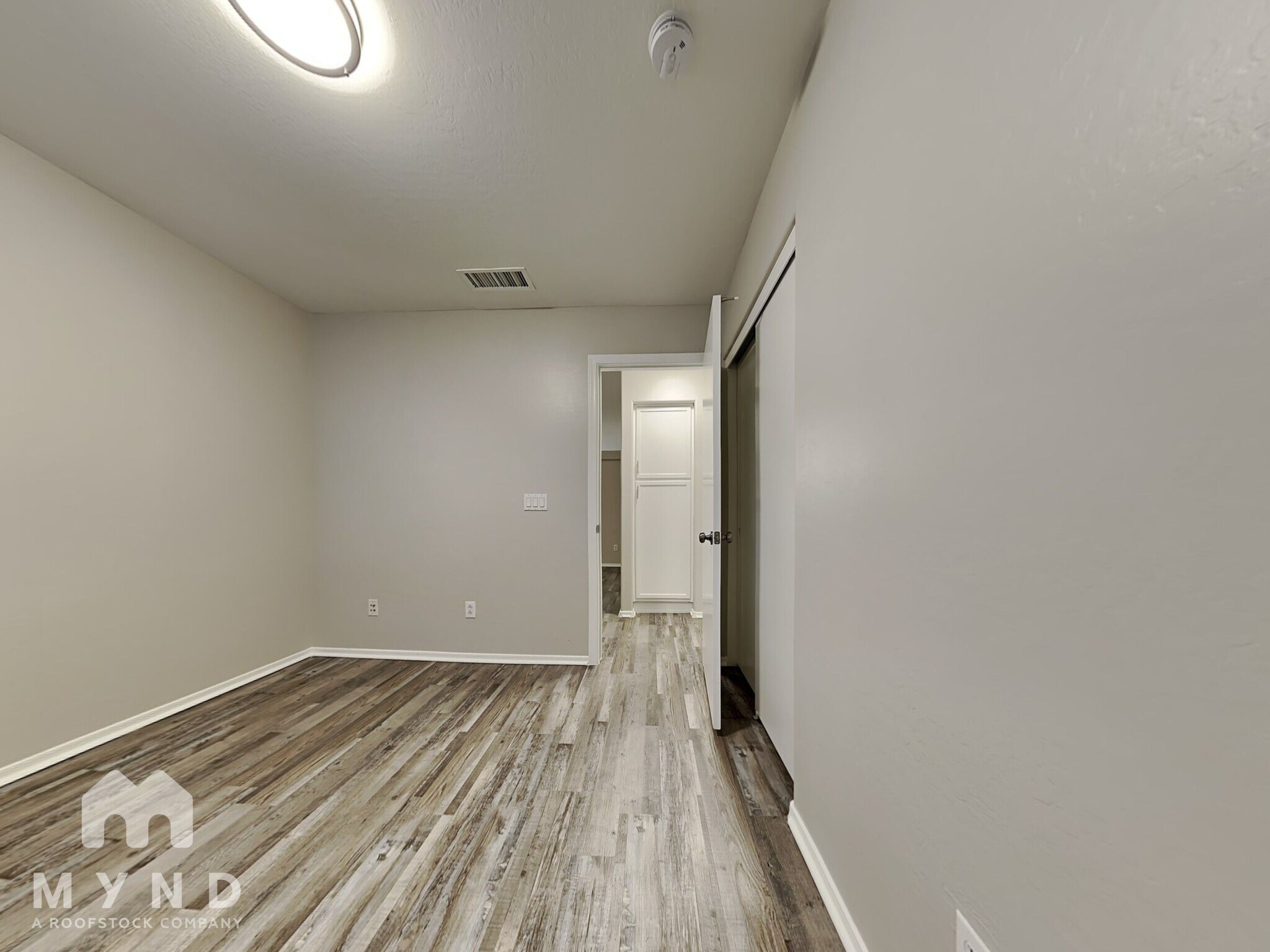Building Photo - 10740 W Mountain View Dr