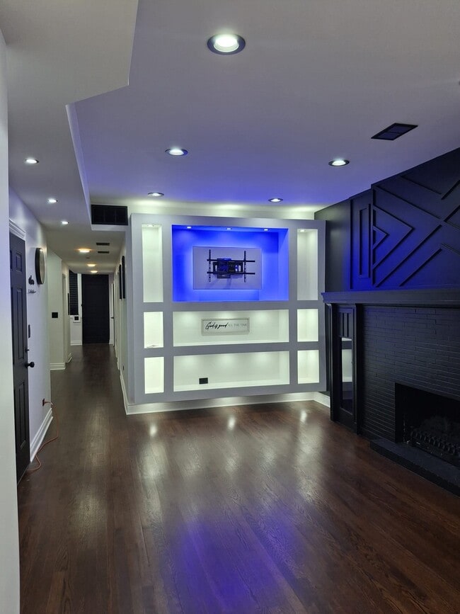 Building Photo - 7939 S Justine St