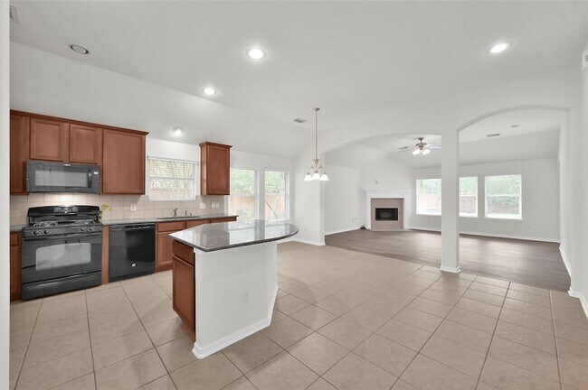 Building Photo - 10 Barker Ridge Ct