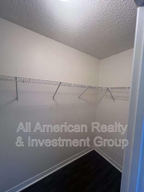 Building Photo - 1721 Colonial Ct