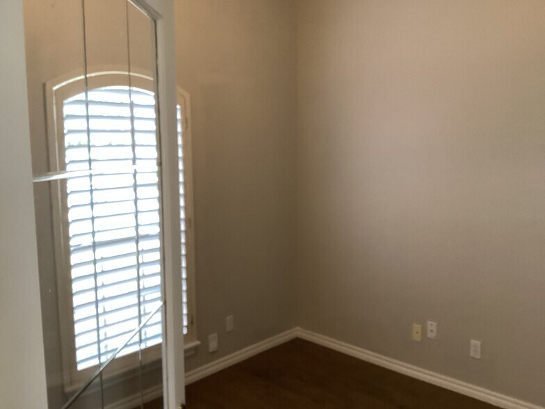 Building Photo - 17533 Zinc Dr