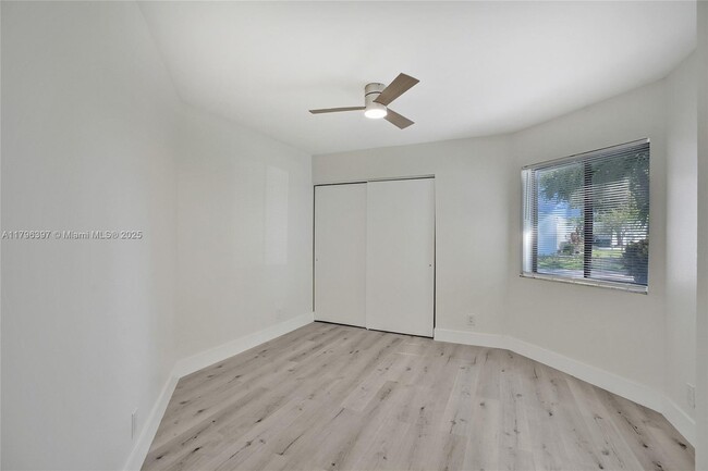 Building Photo - 155 Love Crescent