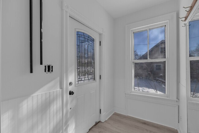 Building Photo - 313 Curtis St