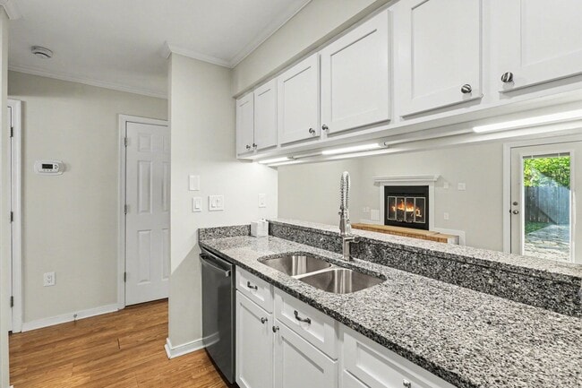 Building Photo - Updated 3 Bedroom Townhome!!! ***Available NOW***