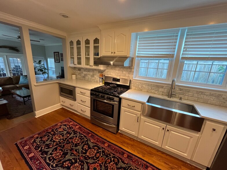 Building Photo - 718 Beard St