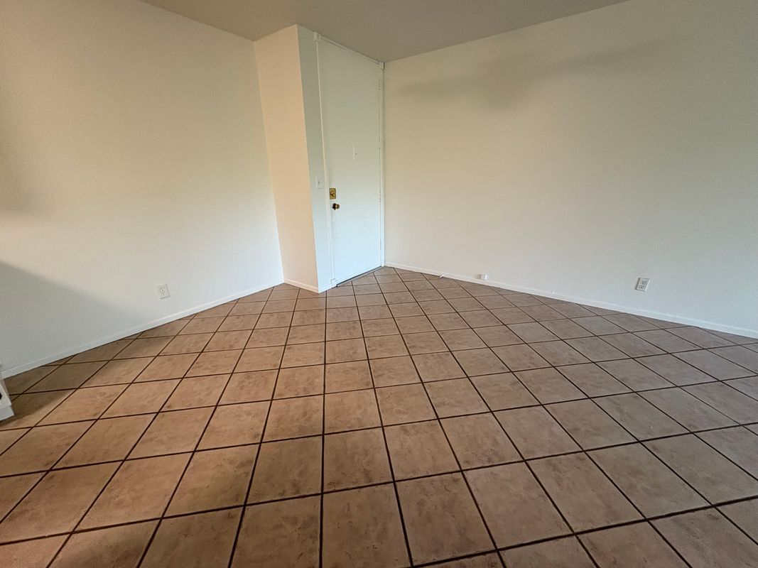 Building Photo - 424 N Bellflower Blvd
