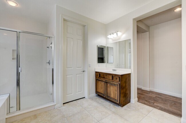 Building Photo - Single Family Home on 20k SQFT Lot in Gated Community
