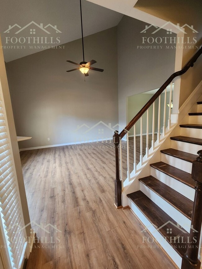 Building Photo - 6 Robert de Brus Cir