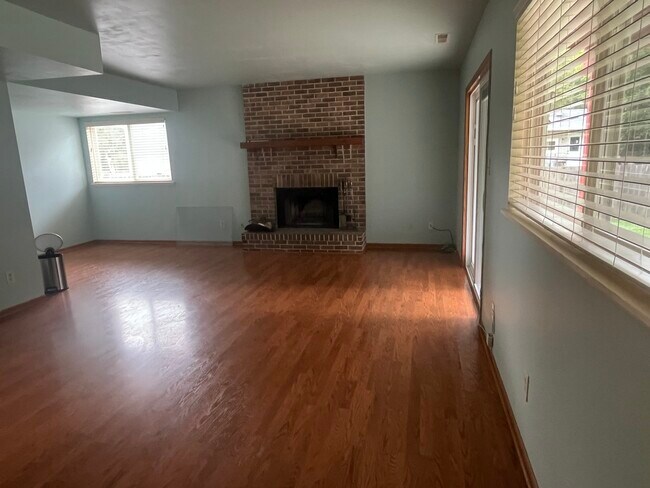 Building Photo - 965 Amberwood Pl