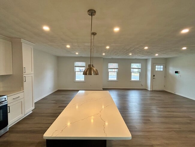 Building Photo - 3001 Guenevere Dr