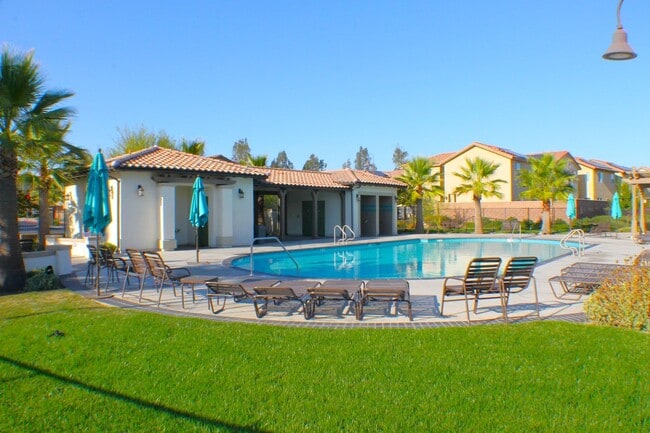 Building Photo - Hyde Park Gated Community with Resort Like Amenities