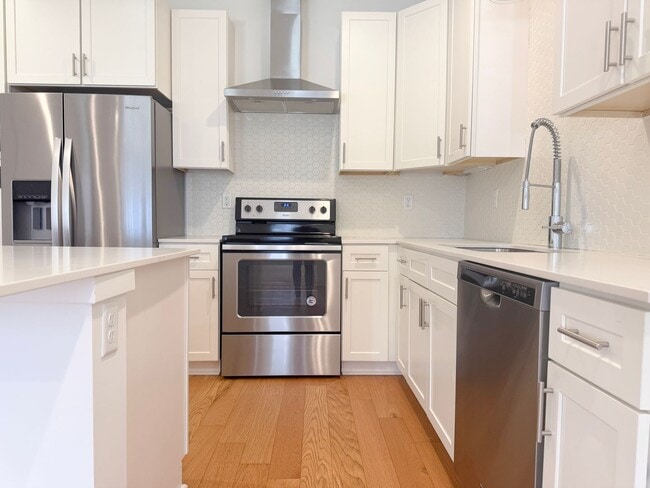 Building Photo - 4-Bedroom Home with Pool Access and Stainless Steel Appliances Near Downtown Cookeville