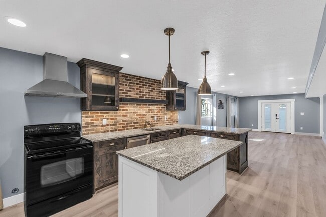 Building Photo - 38 Manilla Cir