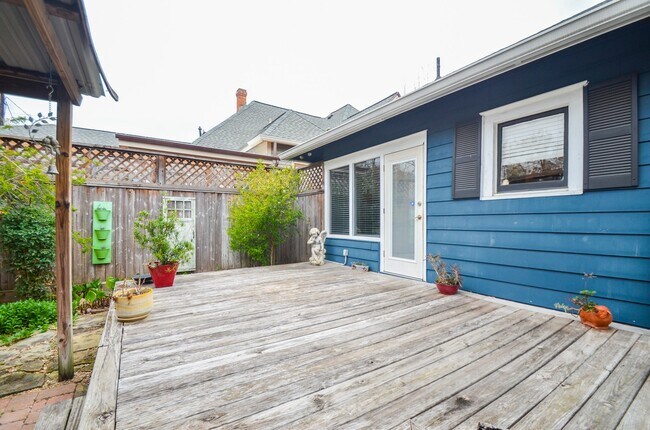 Building Photo - 3211 Beauchamp St