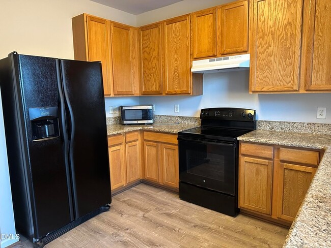 Building Photo - 553 Writers Way