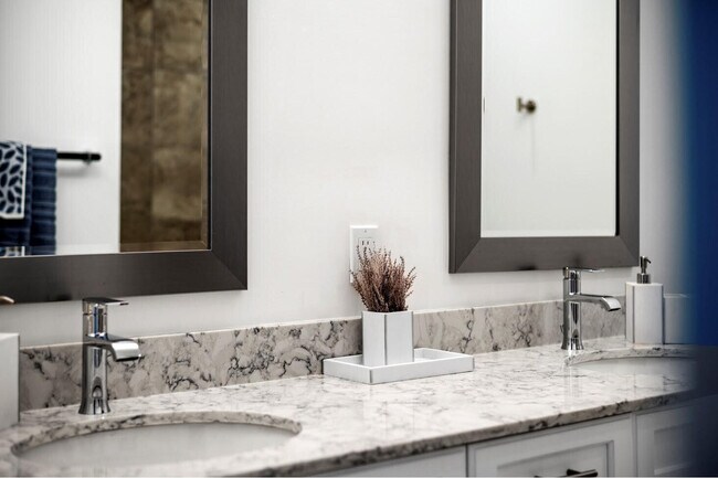 Building Photo - 15848 Italian Cypress Wy