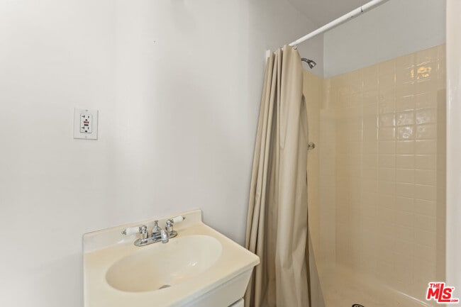 Building Photo - 5908 Abernathy Dr