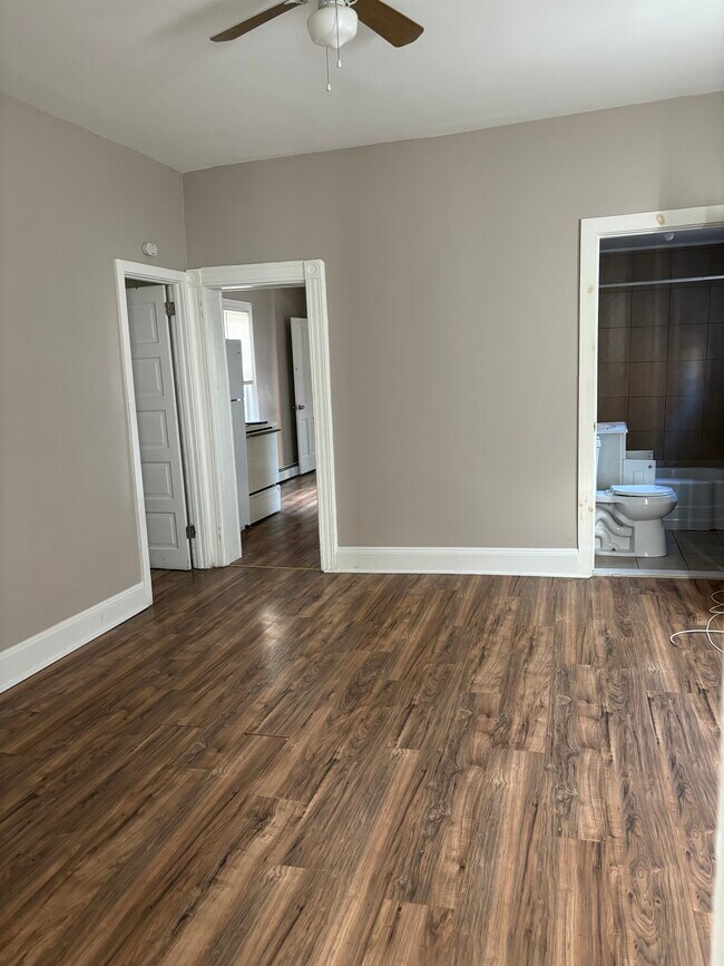 Building Photo - 472 Spruce St