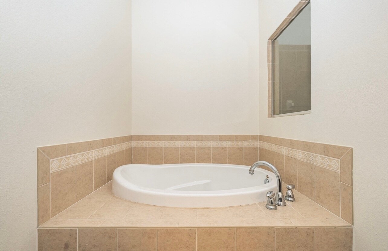 Building Photo - 8410 Maria Ct