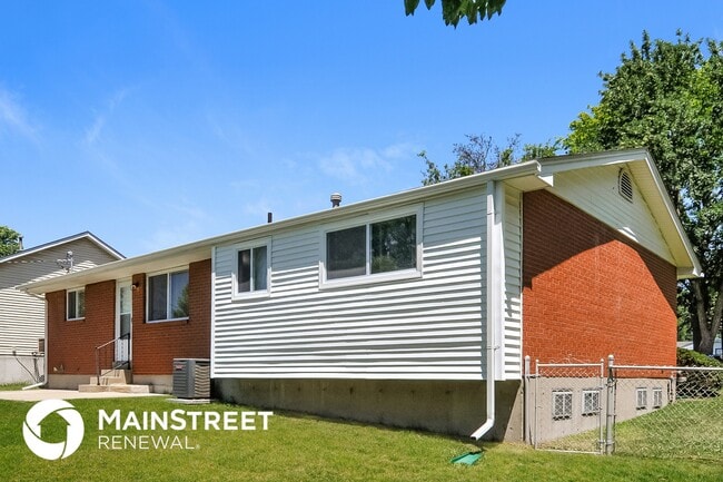 Building Photo - 6867 Thurston Ave