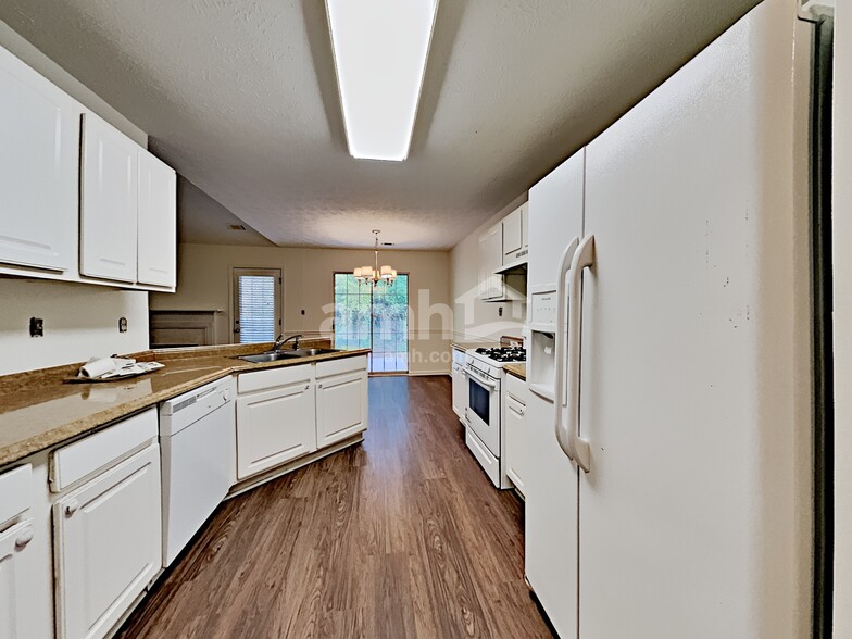 Building Photo - 6465 Chestnut Bend Dr