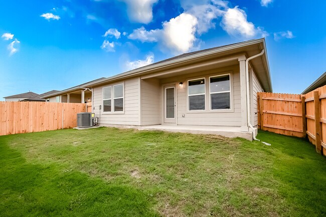 Building Photo - 490 Evergreen Sumac Loop, Kyle, Texas 78640