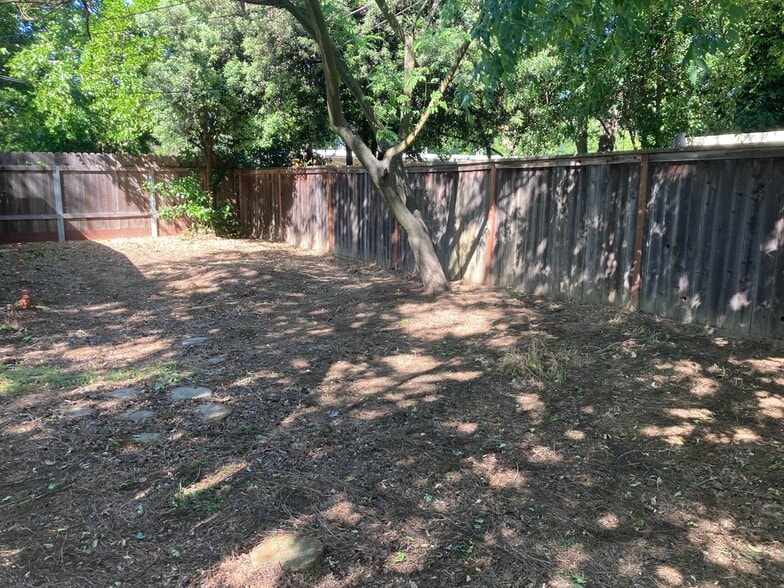 Building Photo - 920 Gregory Pl