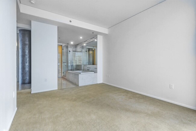 Building Photo - Veer Towers 602W-Strip and CityCenter Views form this Stunning 2Bd/2Ba Residence