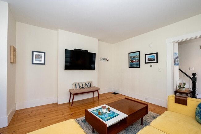 Building Photo - 46 Dennett St