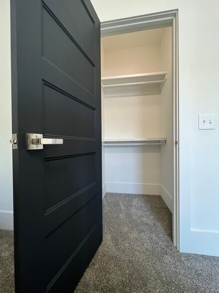 Building Photo - 1072 Zophi St