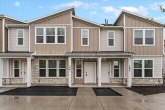 Building Photo - 1041 N 200 W