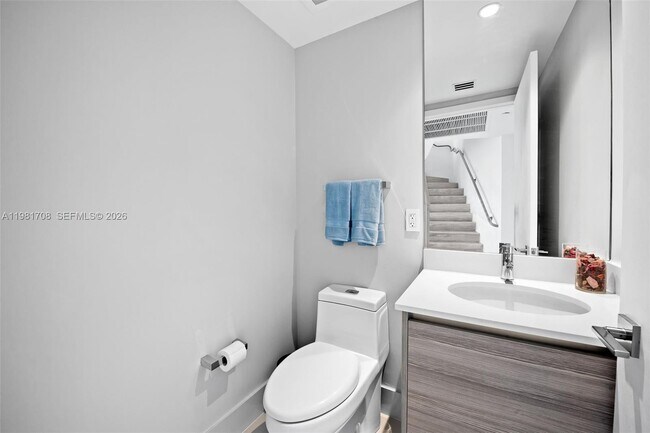 Building Photo - 121 NE 34th St