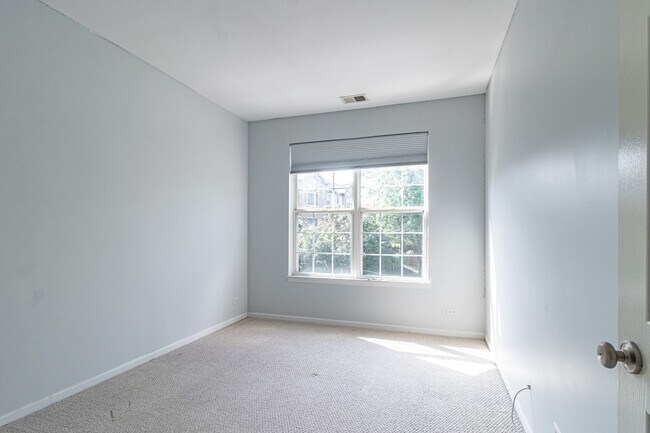 Building Photo - 200 Rosehall Dr