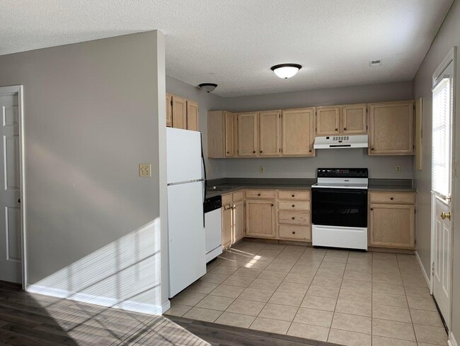 Building Photo - 2119 Live Oak Ln