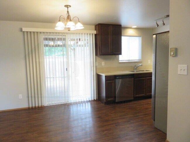 Building Photo - Newly renovated House located in the park community of Lacey!