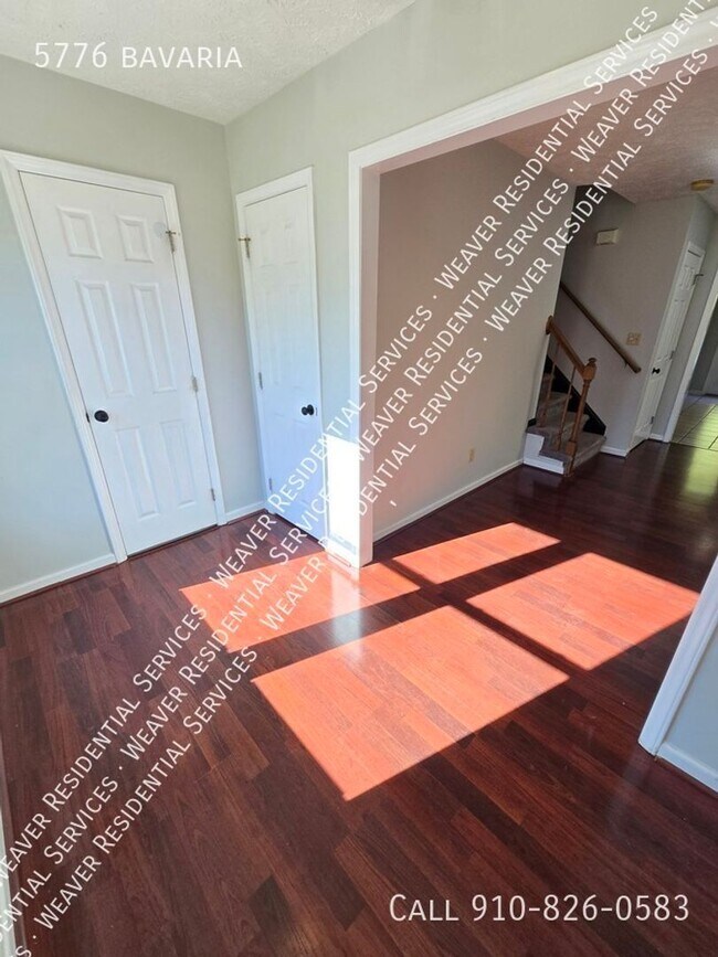 Building Photo - Cute Two Story in Fayetteville!