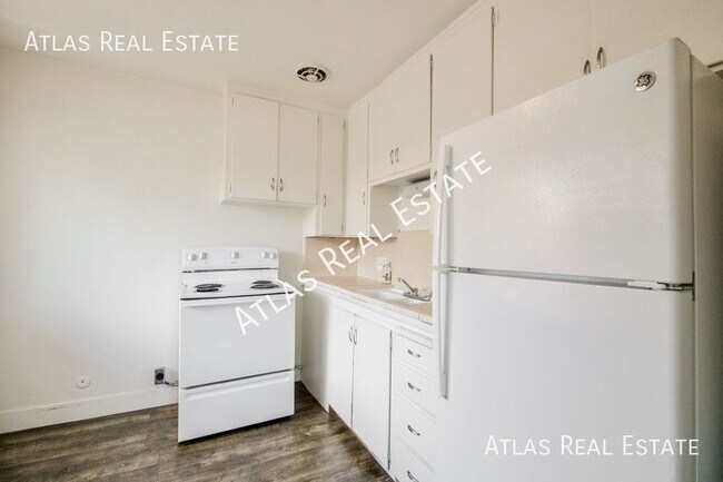 Building Photo - Cozy 1 Bedroom, 1 Bathroom | New Paint | O...