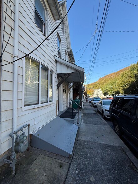 Building Photo - 314 E Dewart St