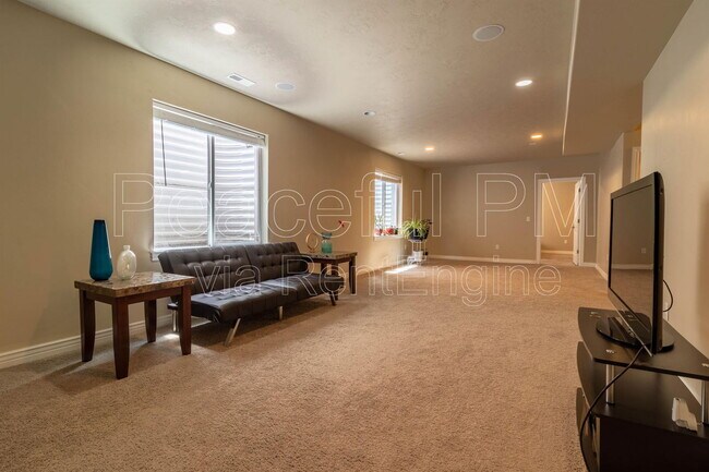 Building Photo - 6906 Suzanne Drive