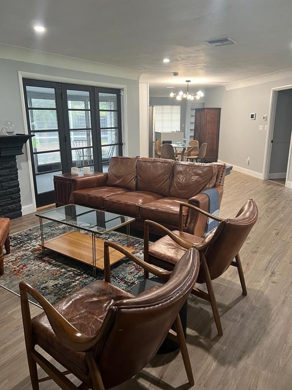 Building Photo - 905 W 11th Ave