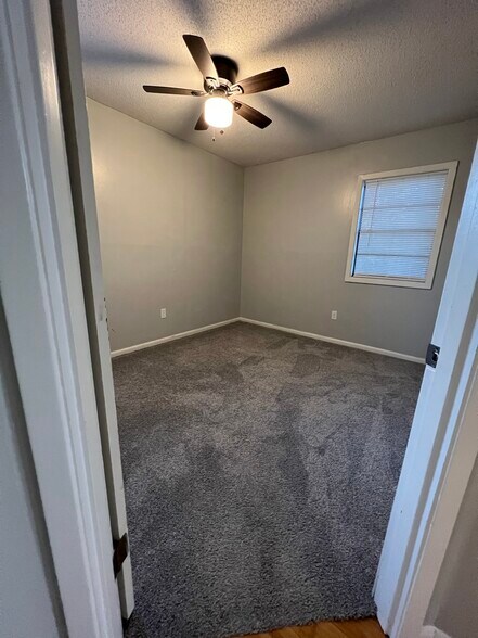 Building Photo - 119 Fairlane Dr