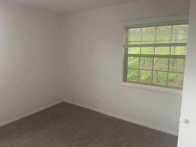 Building Photo - Modern 2-Bed, 1-Bath Oasis with Central Ai...