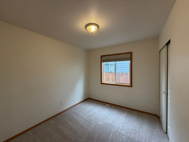 Building Photo - Cozy and Charming 3 Bedroom in Lynnwood!