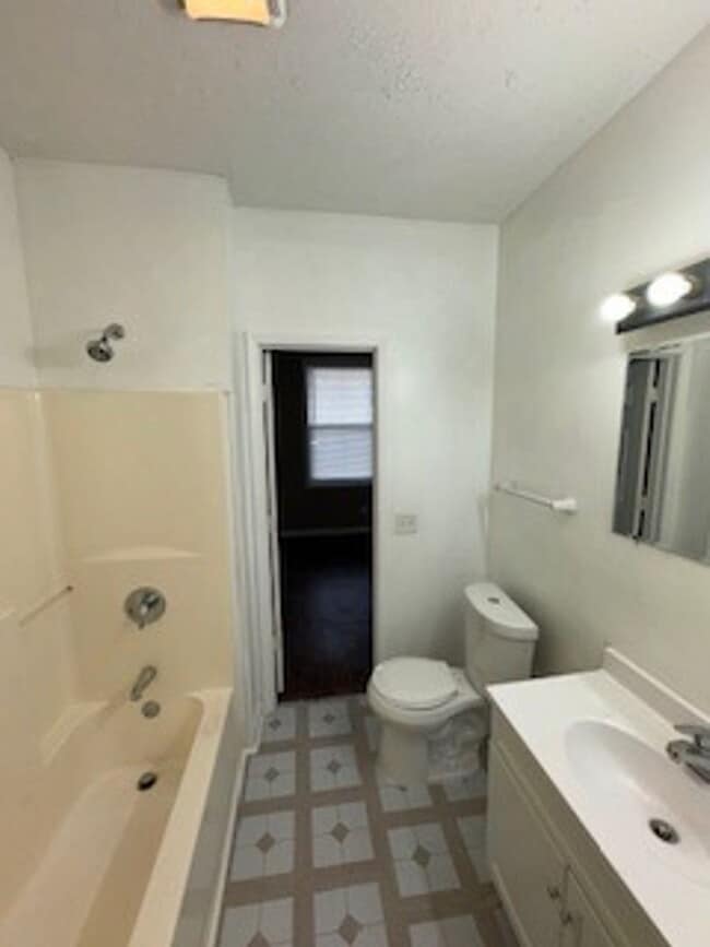 Building Photo - 1609 S Morton Ave
