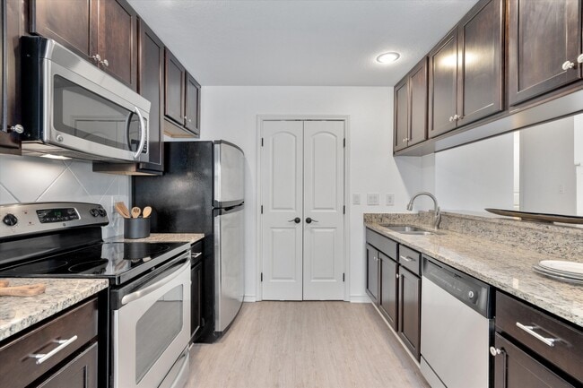 Building Photo - 6700 Cooper Ln
