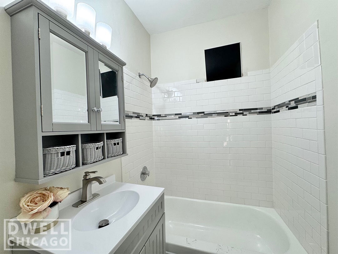 Building Photo - 730 W Roscoe St