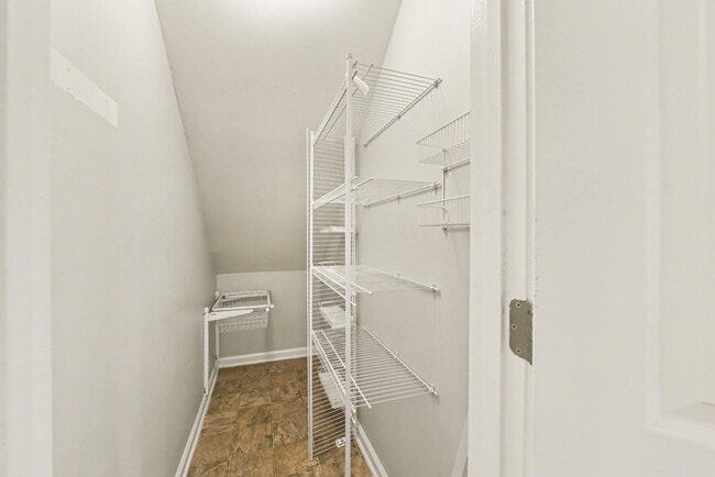 Building Photo - 272 Clayburne Dr