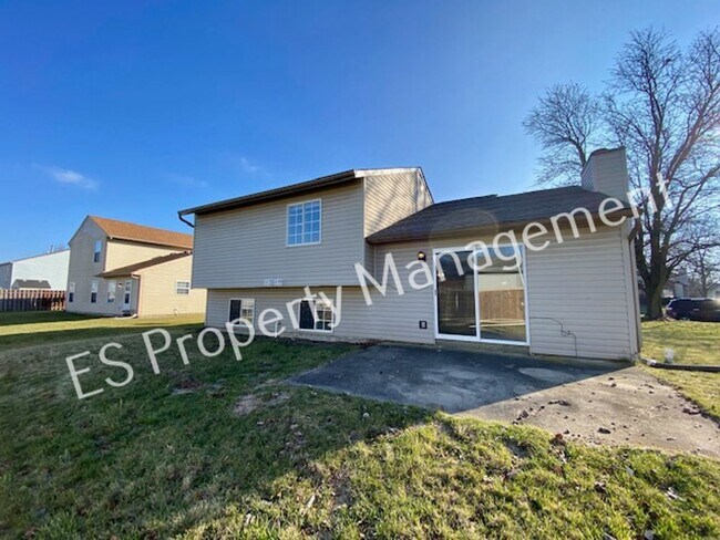 Building Photo - Stunning 4 Bedroom 2 Bathroom Tri-Level Ho...