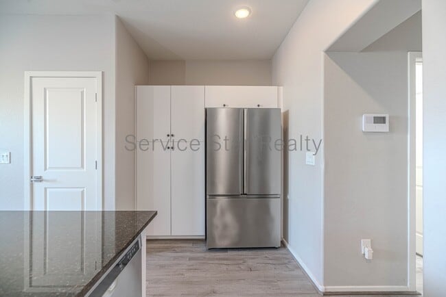 Building Photo - 5815 S 23rd Way